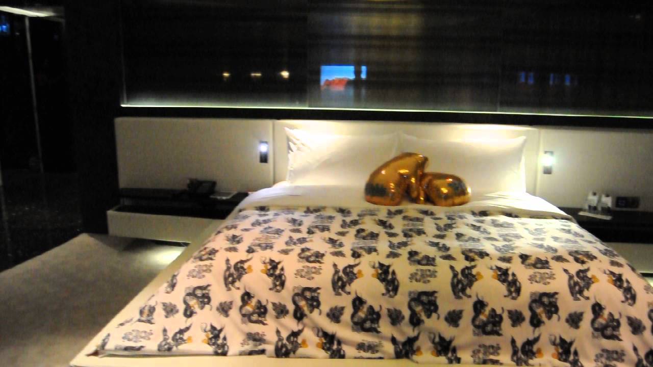 Our SUITE at the W Hotel Bangkok สังเคราะห์ข้อมูลเกี่ยวกับthe kitchen