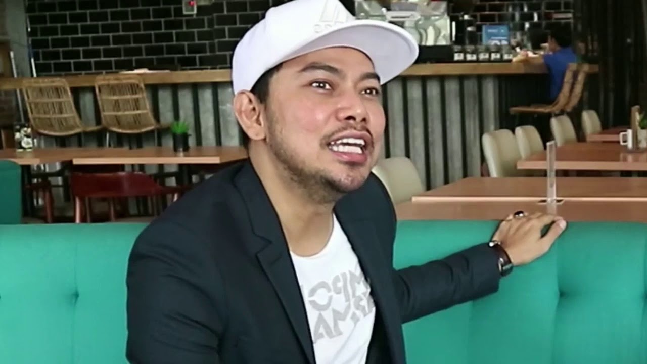 Cerita Fomal pertama Jatuh Cinta