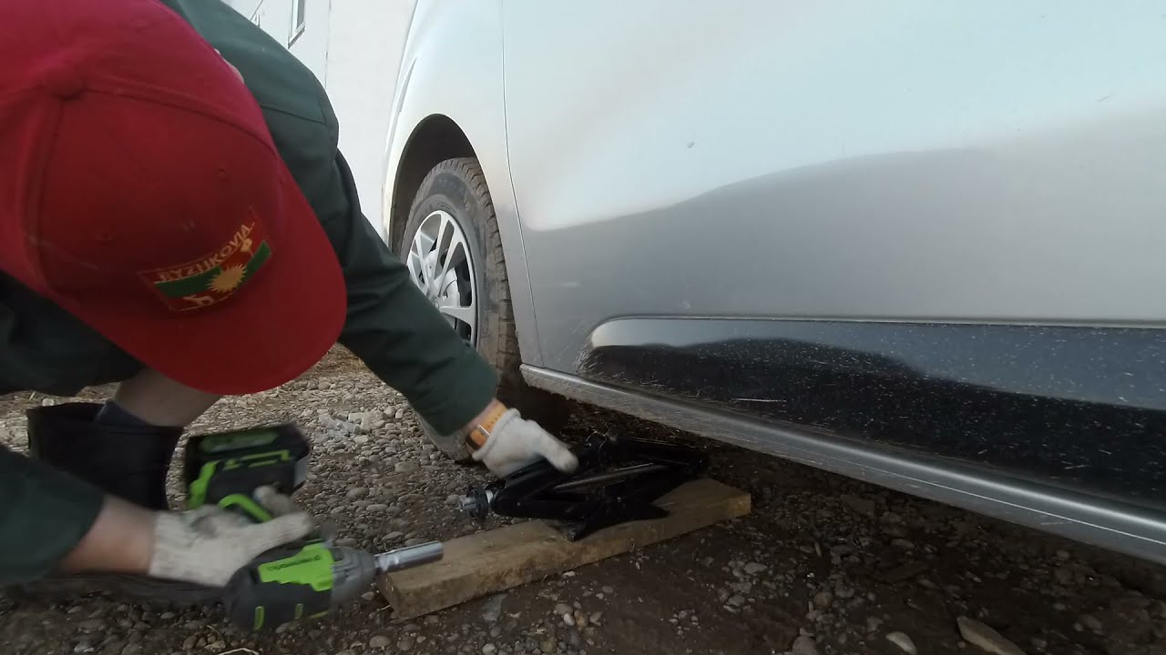 Переобувка колес на Пежо Травеллер гайковёртом Greenworks 24v - YouTube
