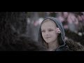 サルたちを結束させる美少女“ノバ” 映画『猿の惑星:聖戦記(グレート・ウォー)』特別映像