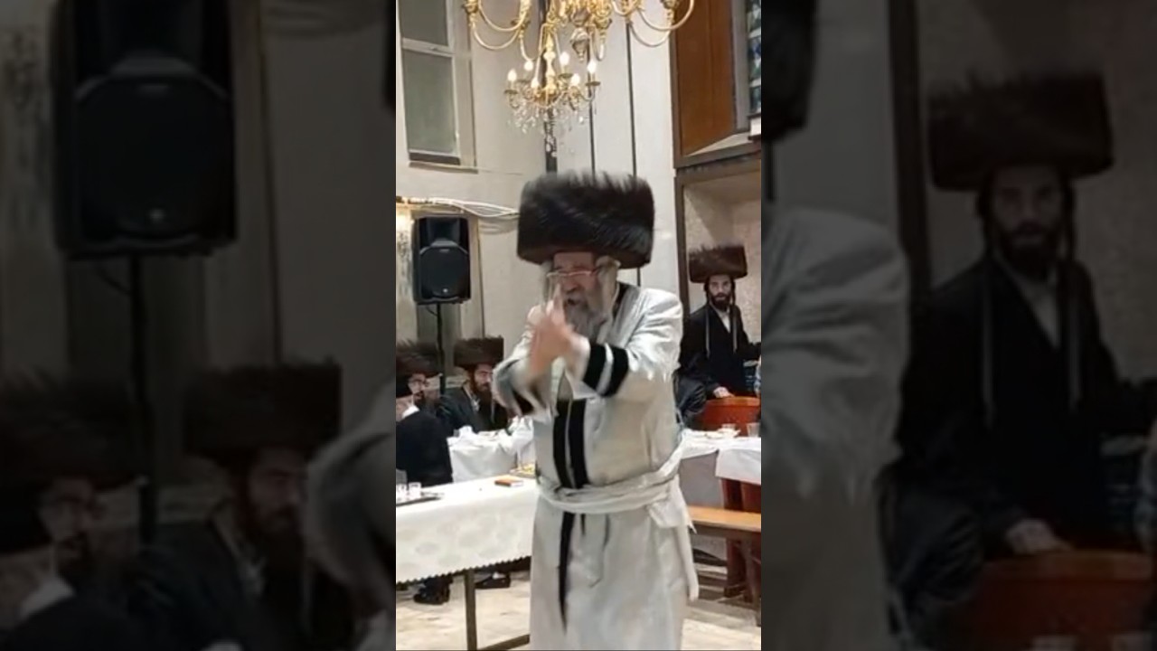 כ"ק האדמו'ר מראחוב בריקודים לאחר מעמד ההדלקת נרות חנוכה