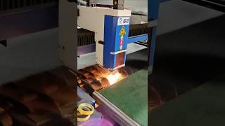 The automatic net cutting equipment features high cutting efficiency and high dimensional accuracy