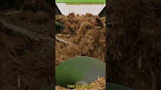 Efficient Feeding: Experience Our Feed Spreader Mixer Machine in Action! 🐄🐑