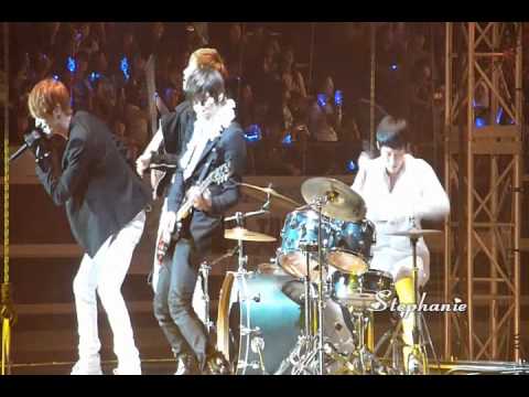 [Fancam]Heechul on drums (SJ Spore concert) 30.01.11