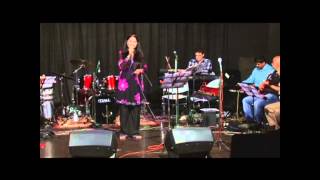 Alb show held on 26-9-2013. lag jaa gale sung by shashika mooruth,
keyboard played brijesh mehta, guitar satish niwaskar, base bapu
biwalkar,...