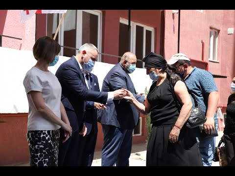 ვეტერან დევნილებსა და მათ ოჯახებს 60 ბინა გადაეცათ