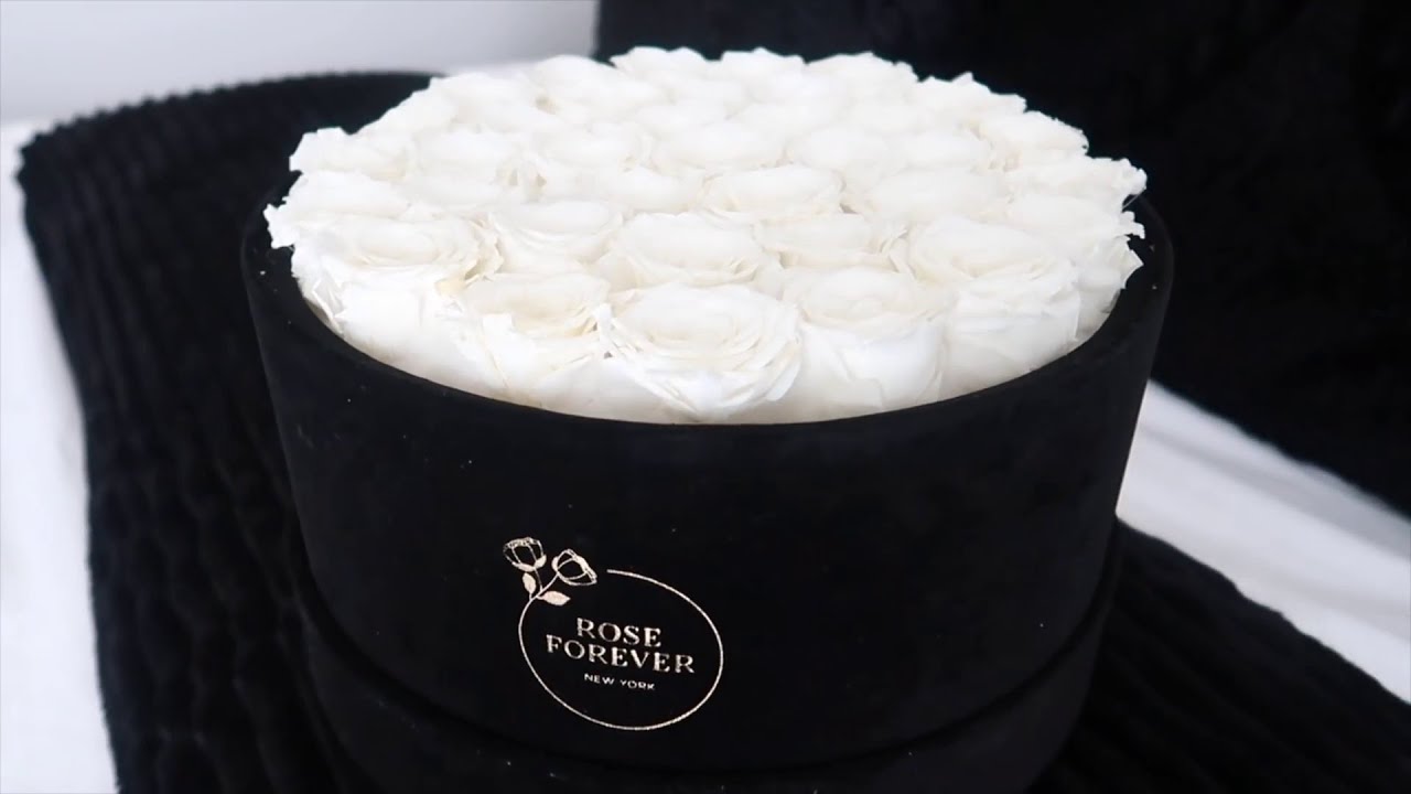 Review Rose Forever New York Intense White Round Black Velvet