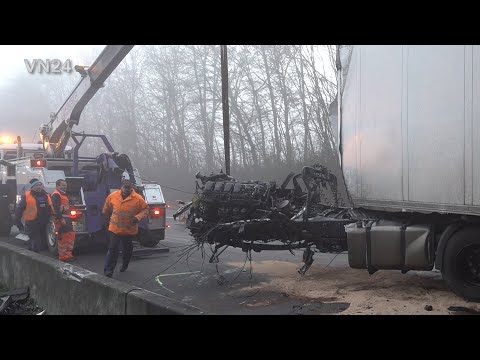 20.12.2021 - VN24 - Грузовик врезался в опору моста - у водителя оторвало кабину