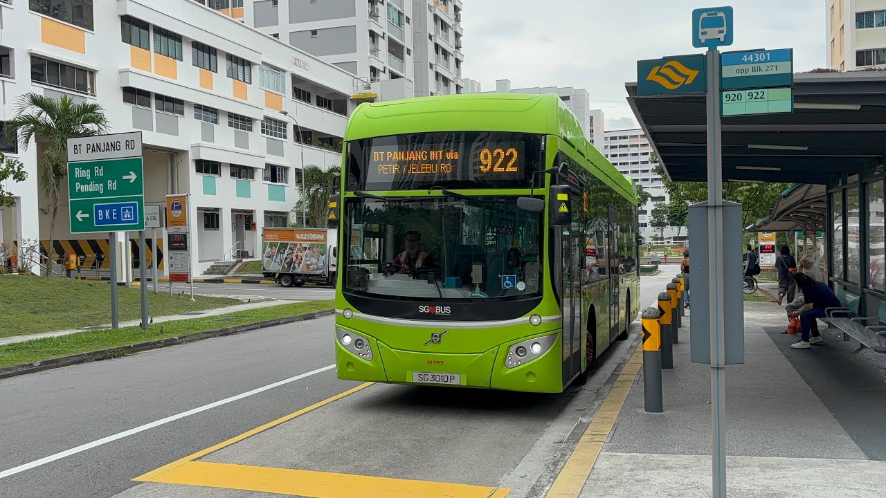 SMRT Buses Volvo B5LH Hybrid [SG3010P] on Feeder 922 departing Bus Stop ...