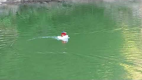 Drone Benchy / RC Benchy - on a quarry lake