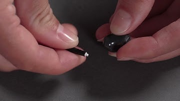 How to remove and insert wax filters on ReSound Non-Wireless CIC