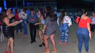 Cocho mero Gallo !! Aqui si se alboroto el polvo con estas bellezas bailan| Ajuchitlan del Progreso