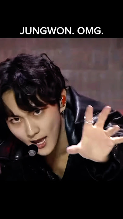 This is old clip but whenever i see this omg. His stage presence is crazy#jungwon #enhypen #kpop