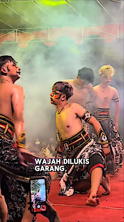 Panggung merah, Membelah Asap Panggung😍❤️‍🔥 #gwsm #jaranan #warok