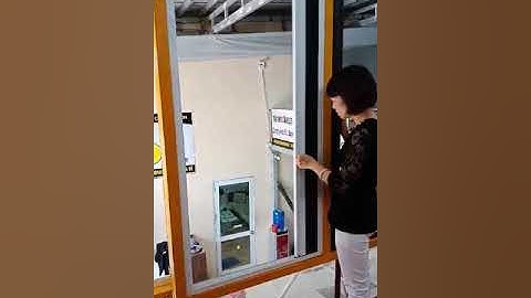 CỬA LƯỚI XẾP QUEENWINDOW