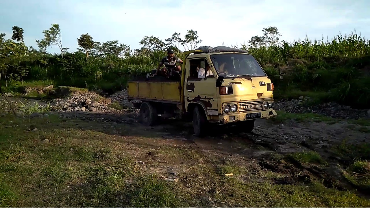  Truk  umlung muat  pasir  nanjak di sungai YouTube