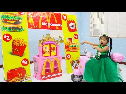 Suri Pretend Play w/ McDonalds Drive Thru Fast Food Kids Toys