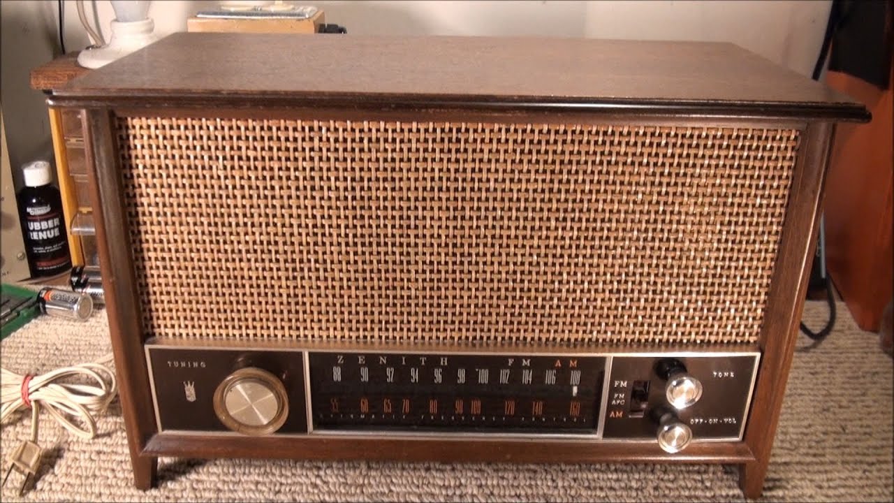 1963 Zenith K731 AM/FM Radio - YouTube