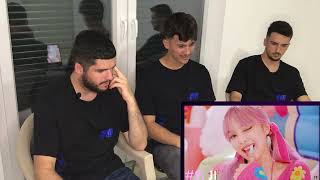 картинка: Реакция FNF на рейтинг BLACKPINK против TWICE в разных категориях