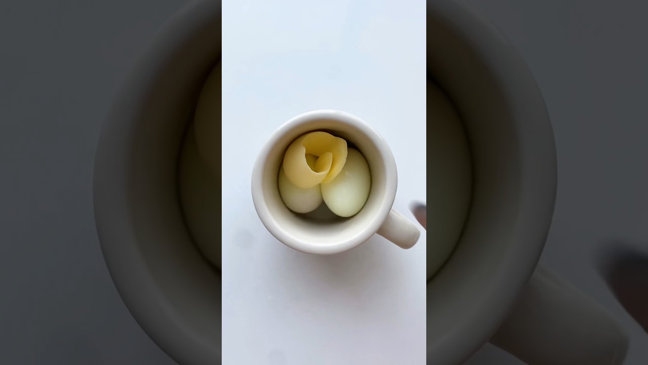Лучший лайфхак с яйцами: яйцо в чашке