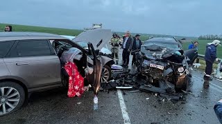 Лобовая Range Rover и Mitsubishi: мужчина скончался в массовом ДТП в Краснодарском крае