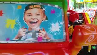 Fun влог как мальчик играет в парке развлечений с машинки. Ставь LIKE! Fun влог как мальчик играет в парке развлечений с машинки. Ставь LIKE!