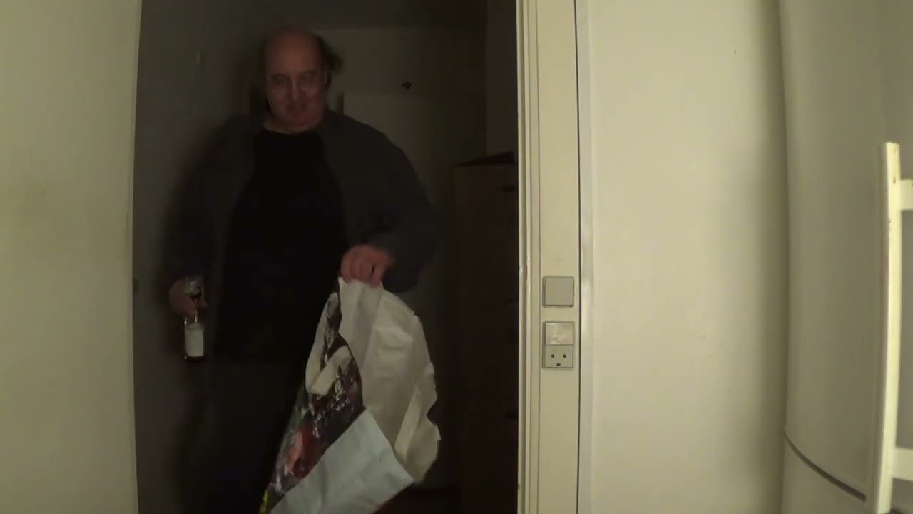 MongoTV_17842 - Spiser Mit VARME MAD Færdig og SNAKKER Lidt