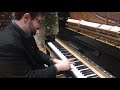 Charles richardhamelin met  lessai le piano droit de marque esmonde white