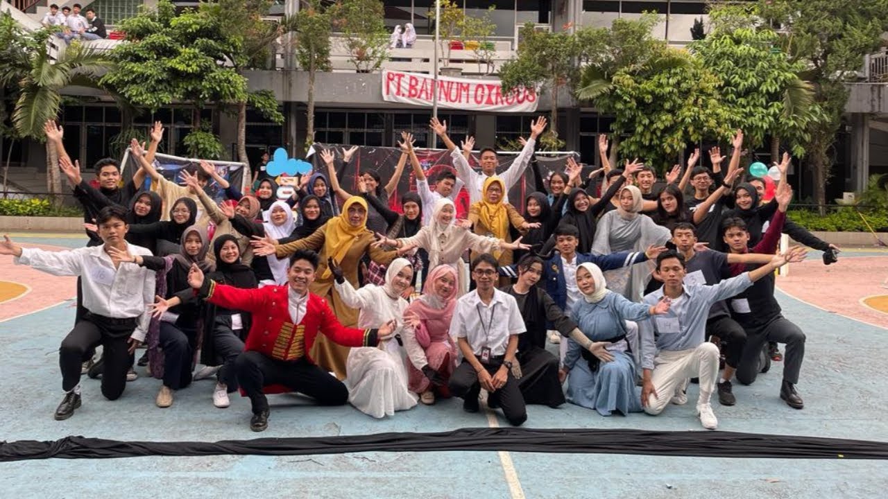 Pertunjukkan Pagelaran Seni XII IPA 2 - YouTube