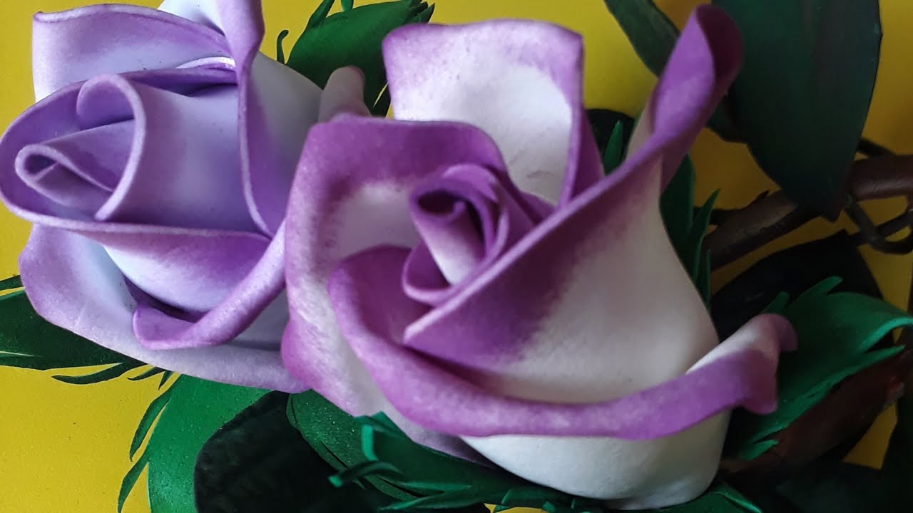 Botões de rosa modelados na lâmpada!!