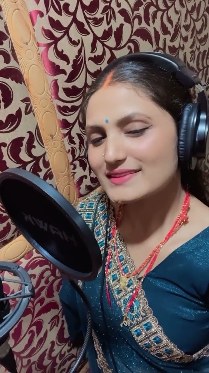 #ढोरी देखाव उघारी के पेटवा #AwadheshPremiYadav #AntraSingh #arkestrasong #shorts #viral #trending