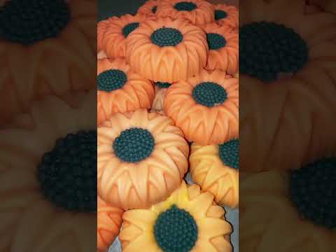 making sunflower soaps for fall! | Easy Melt & Pour DIY #asmr #shorts