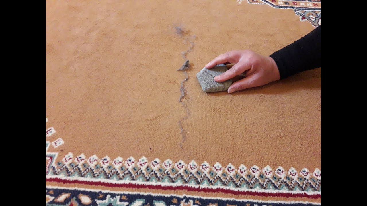 طريقتي السهلة و الفعالة في تنظيف الزربية أو السجاد من الخملة و الشعر العالق