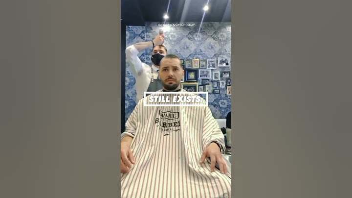 BARBER CUT HIS HAIR TO SUPPORT CANCER PATIENT #savehumanity #humanity #shorts