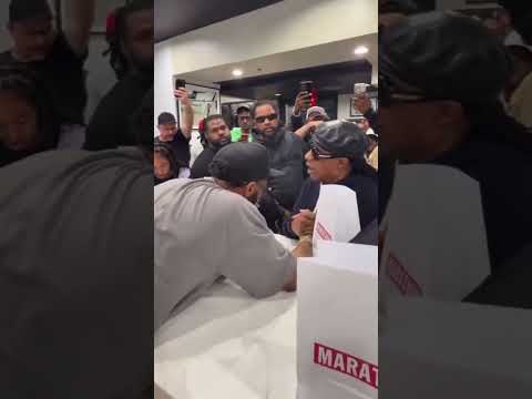 Stevie Wonder Shows Up To Marathon Burger Before Chaos