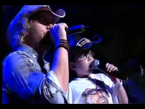 Toby Keith Sings American Soldier with 10 Year Old Fan at Blossom Music Center