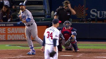 LAD@ATL: Gonzalez belts a two-run shot to tie game