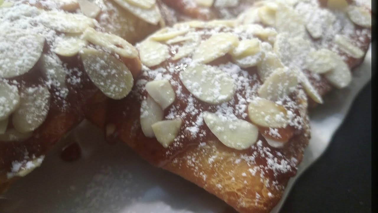 Rghaifs (crêpes marocaines) fourrés aux amandes