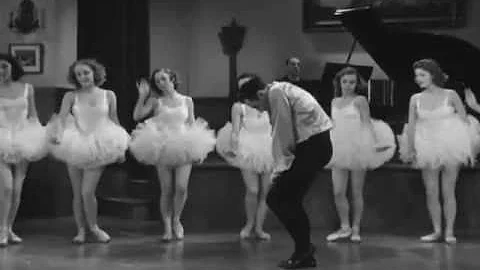 Curt Bois as Padrinsky in "Gold diggers in Paris" ...