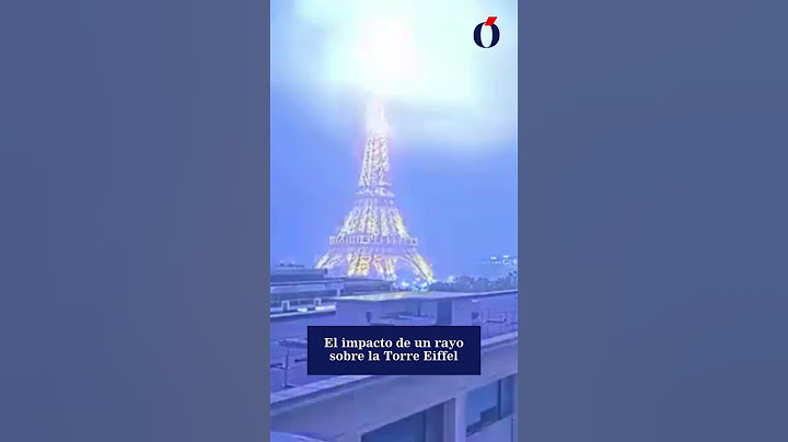 El impresionante momento en el que un rayo impacta sobre la Torre Eiffel
