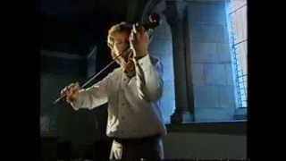 Scottish fiddle : Alasdair Fraser plays "Return To Kintail" chords