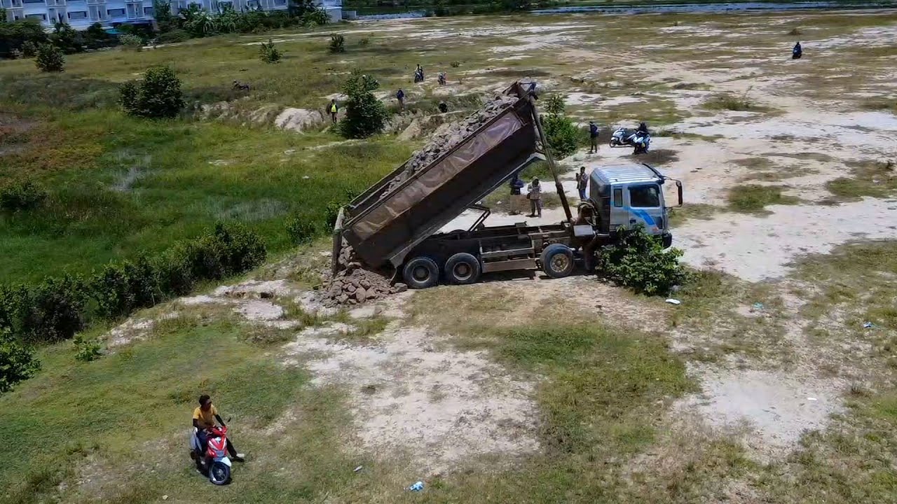 Smart Machine Control!.New and excellent with new project to pour Stone into flooded rice fields.