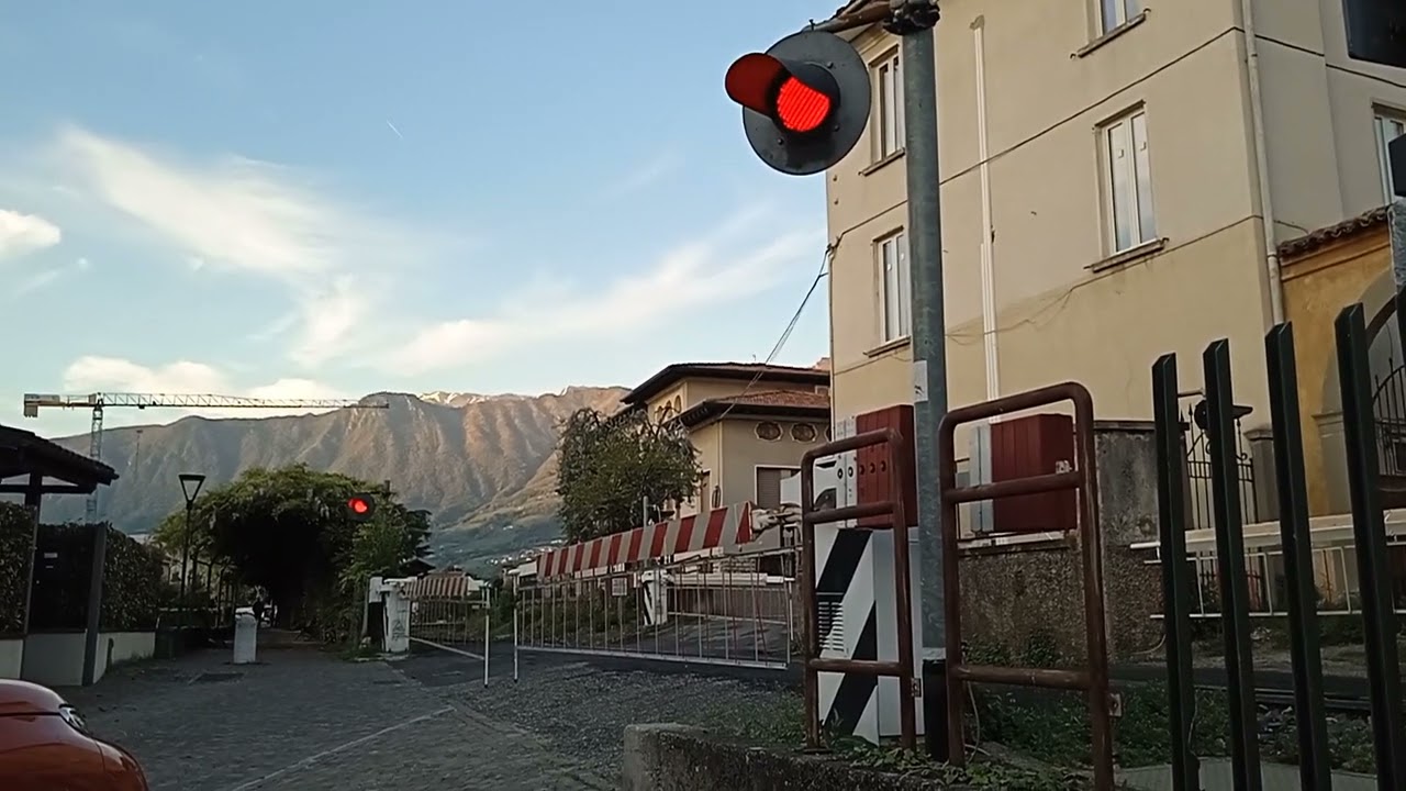 Passaggio a livello Sulzano (I)//Railroad crossino//Bahnübergang