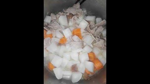 thịt kho củ cải và cà rốt