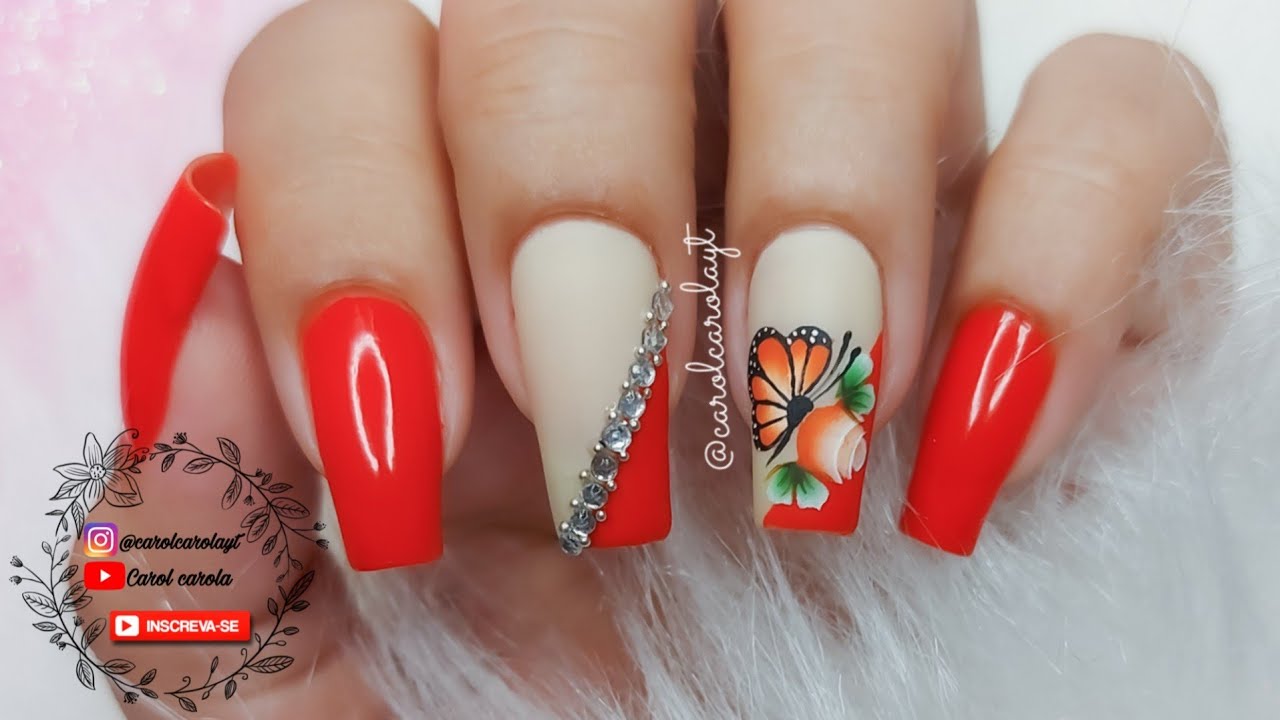 unhas decoradas - borboleta + pedrarias