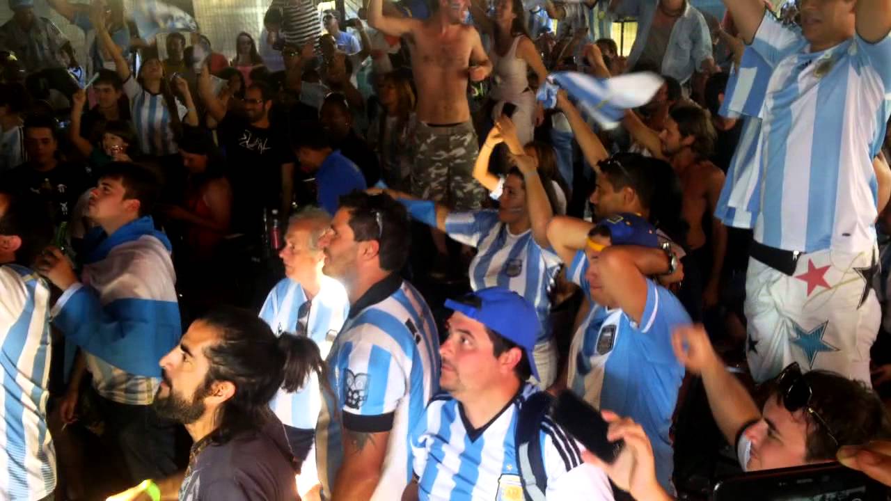 Maradona Es Mas Grande Que Pele Letra