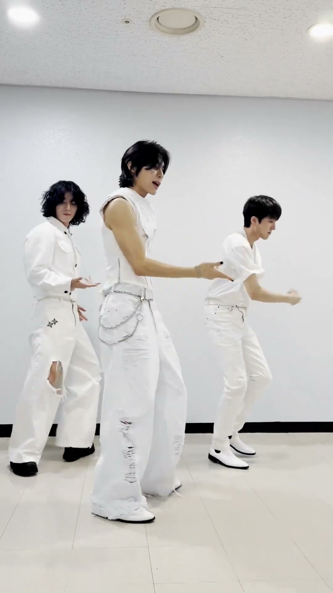SF9 '비보라 (BIBORA)' MUSIC VIDEO - YouTube