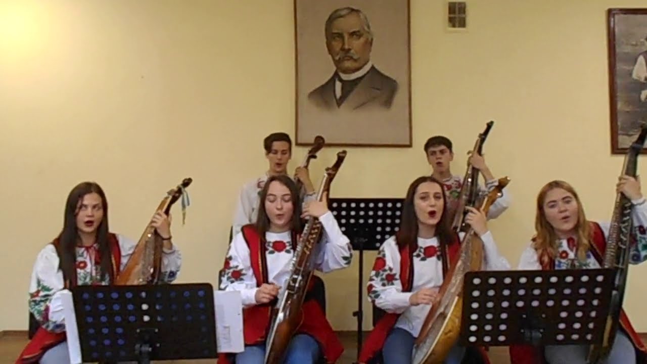 Ансамбль бандуристів КНУКіМ, керівник - Андрій Іваниш. 