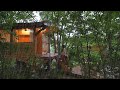 비 오는 날 깊은 숲속, 나무로 지어진 작은 오두막에서 우중캠핑 | 한국의 치앙마이 | 삼겹살, 딸기우유수박화채
