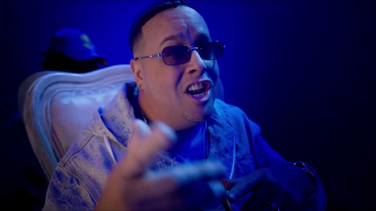 BAILANDO YAGA Y MACKIE FEAT, NINA SKY